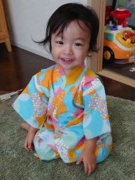 浴衣姿の子ども